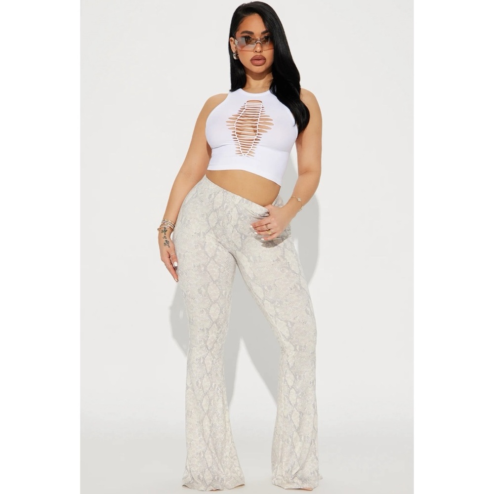 Snakeskin cream/white flare pants juniors size small high rise stretchy - Picture 2 of 3